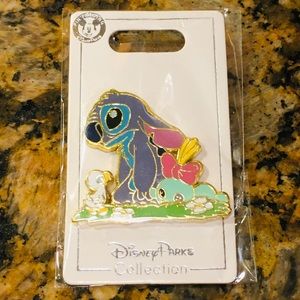 ✨ Disney Parks Stitch Trading Pin with Ducky ✨ NWT